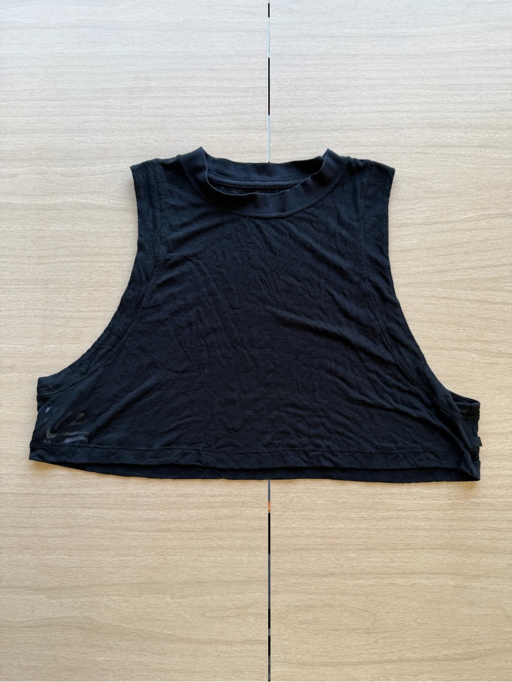 Lululemon Women’s Black Crop Muscle Tank with Swirly Abstract Pattern Size 2